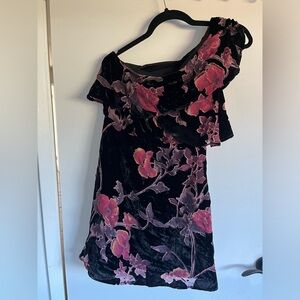 One shoulder party dress